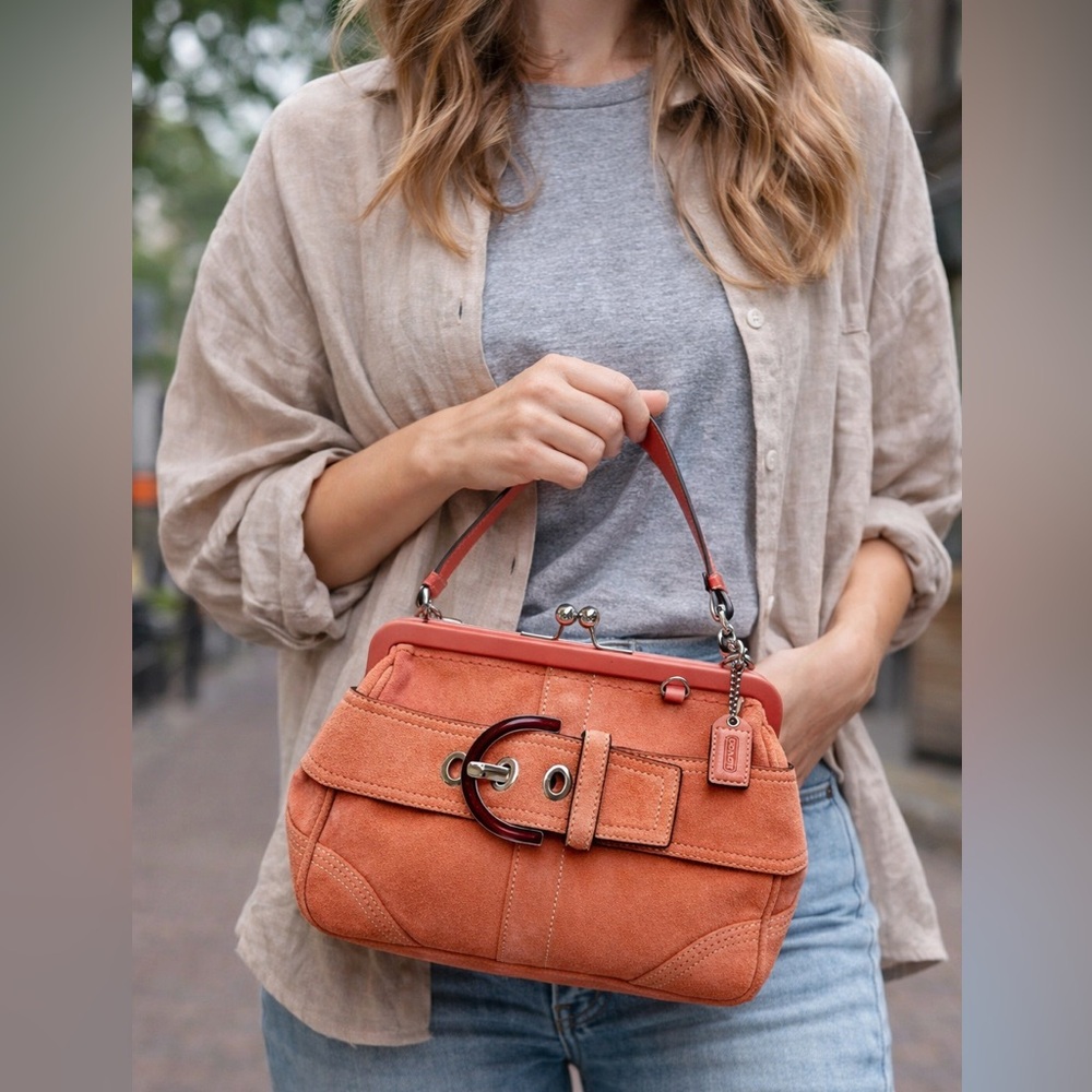 Vintage Coach Hamptons Suede Kisslock Bag - Picture 17 of 17